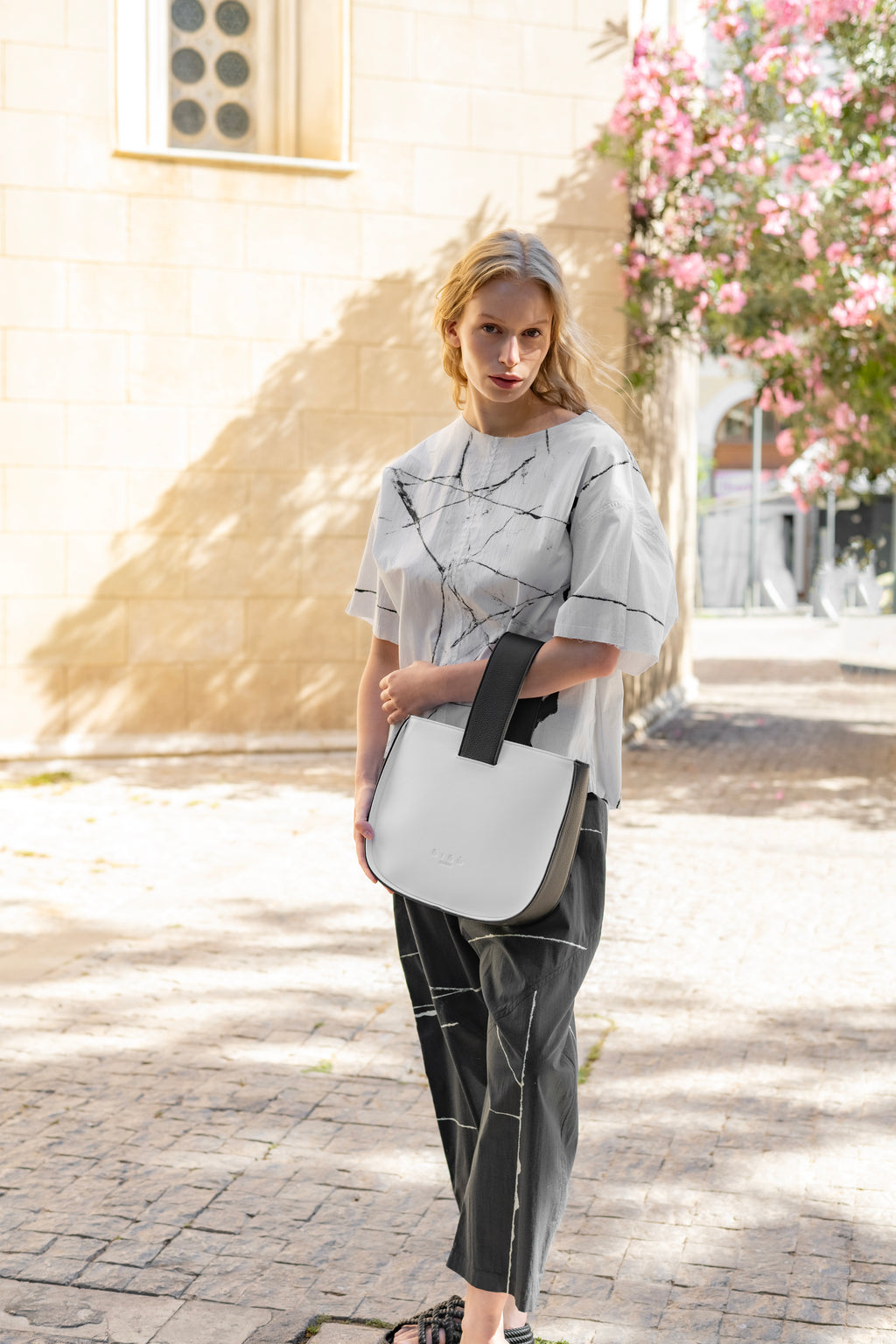 Carrie Handbag Black&White