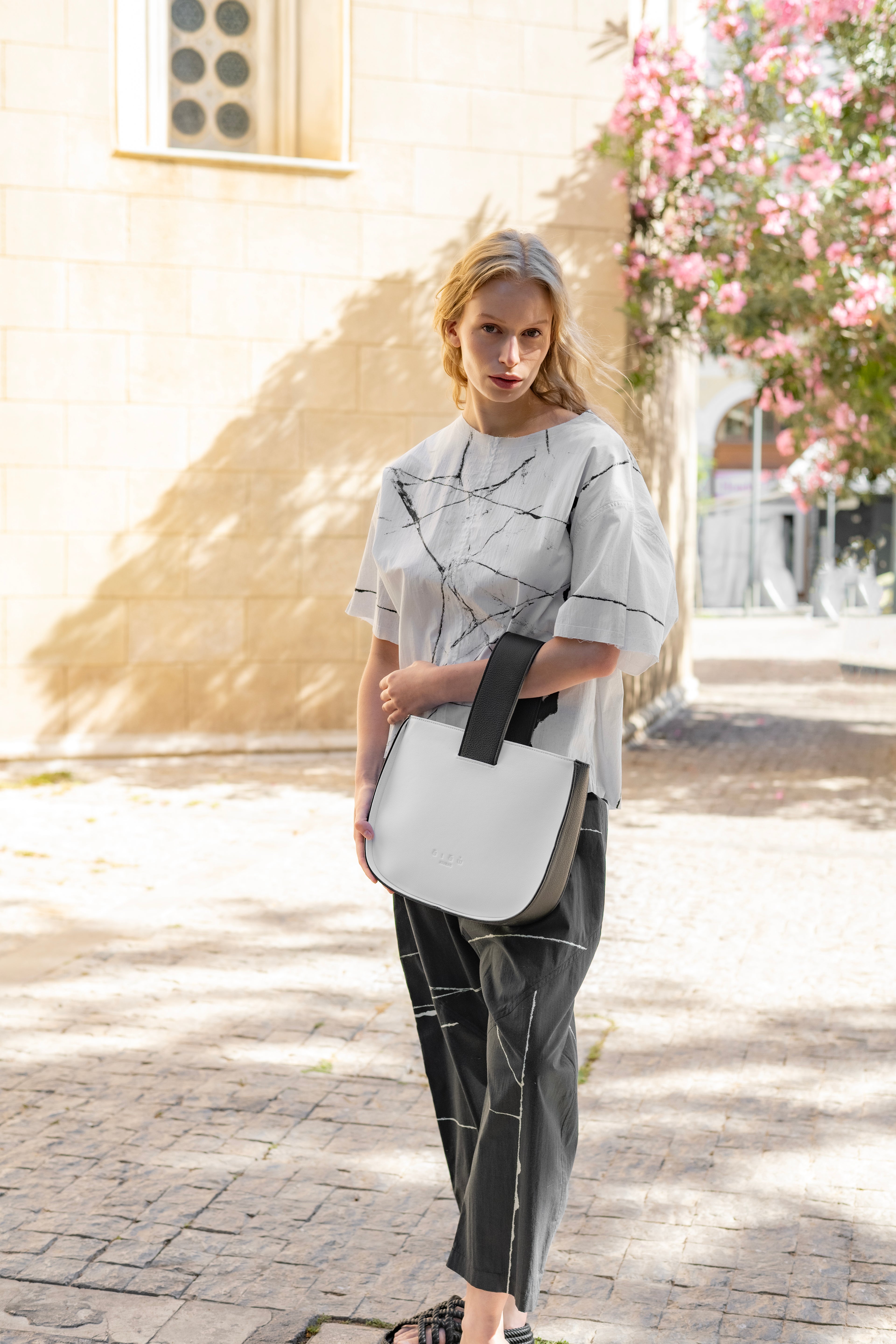 Carrie Handbag Black&White