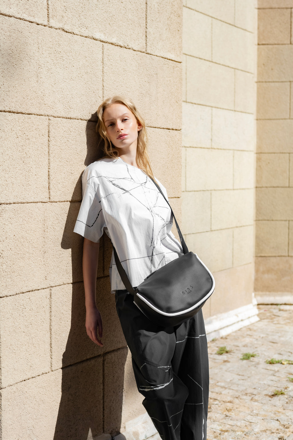 Mingus Shoulder/Cross body Bag Black And White