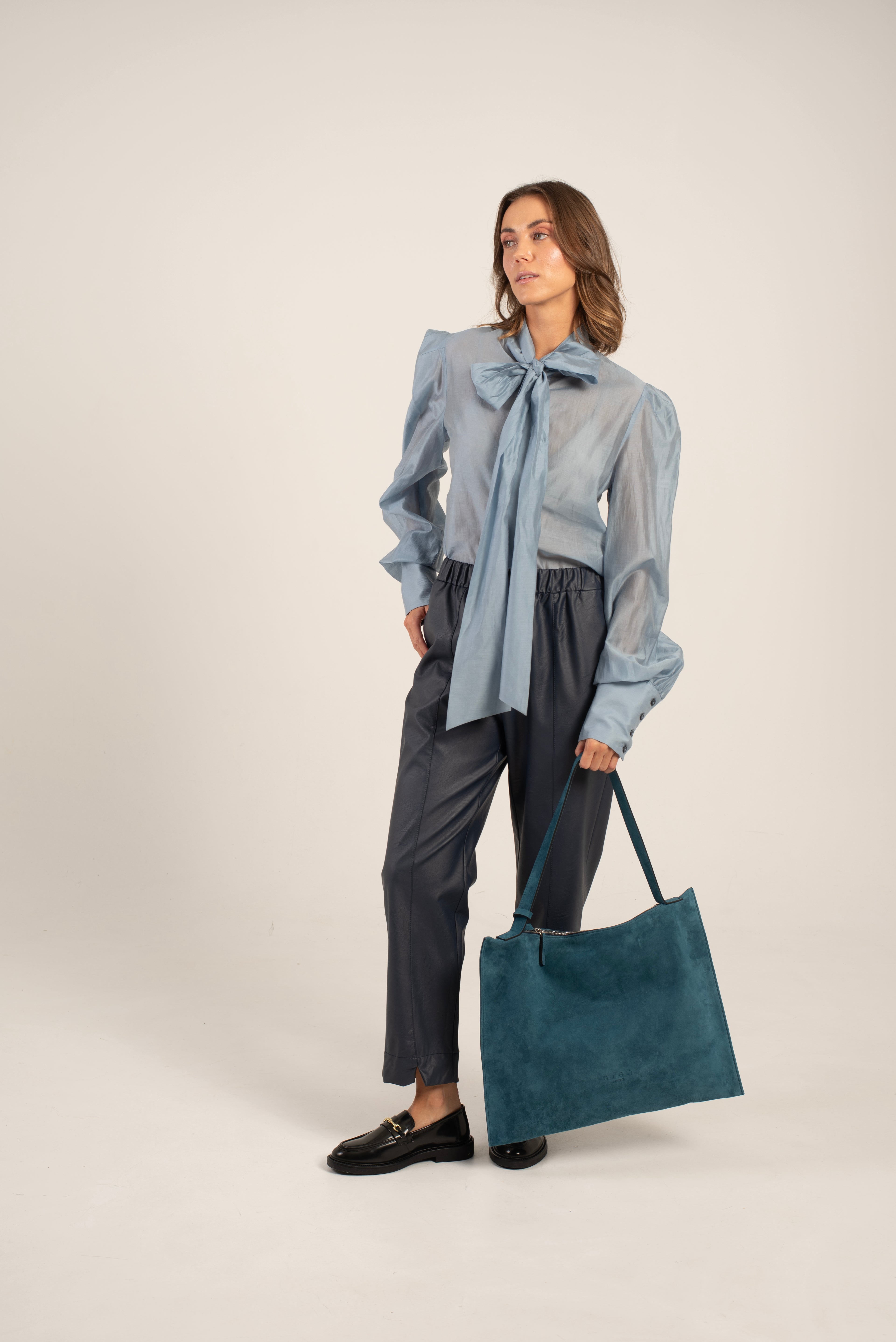 Ebony Tote Bag Petrol Suede