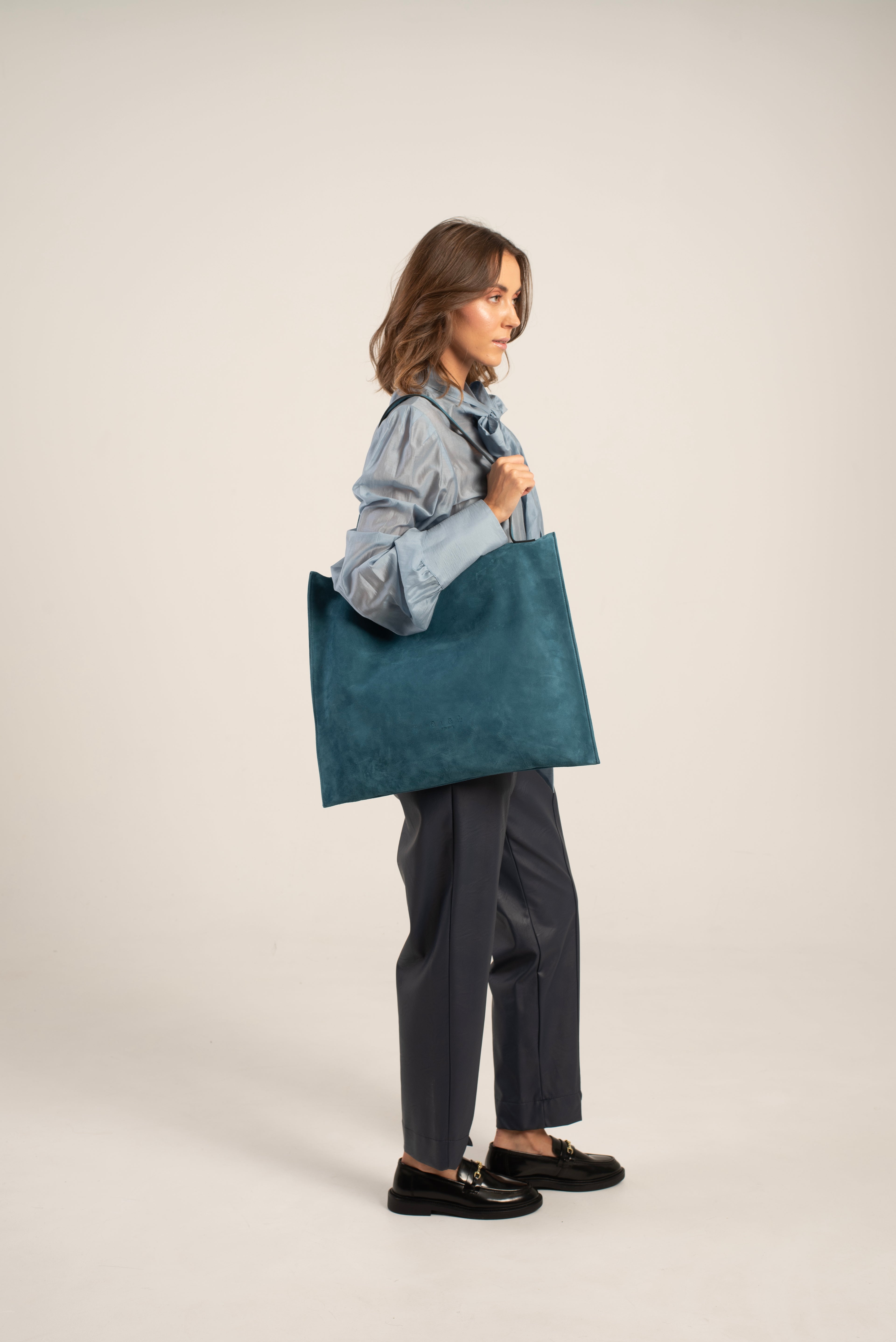 Ebony Tote Bag Petrol Suede