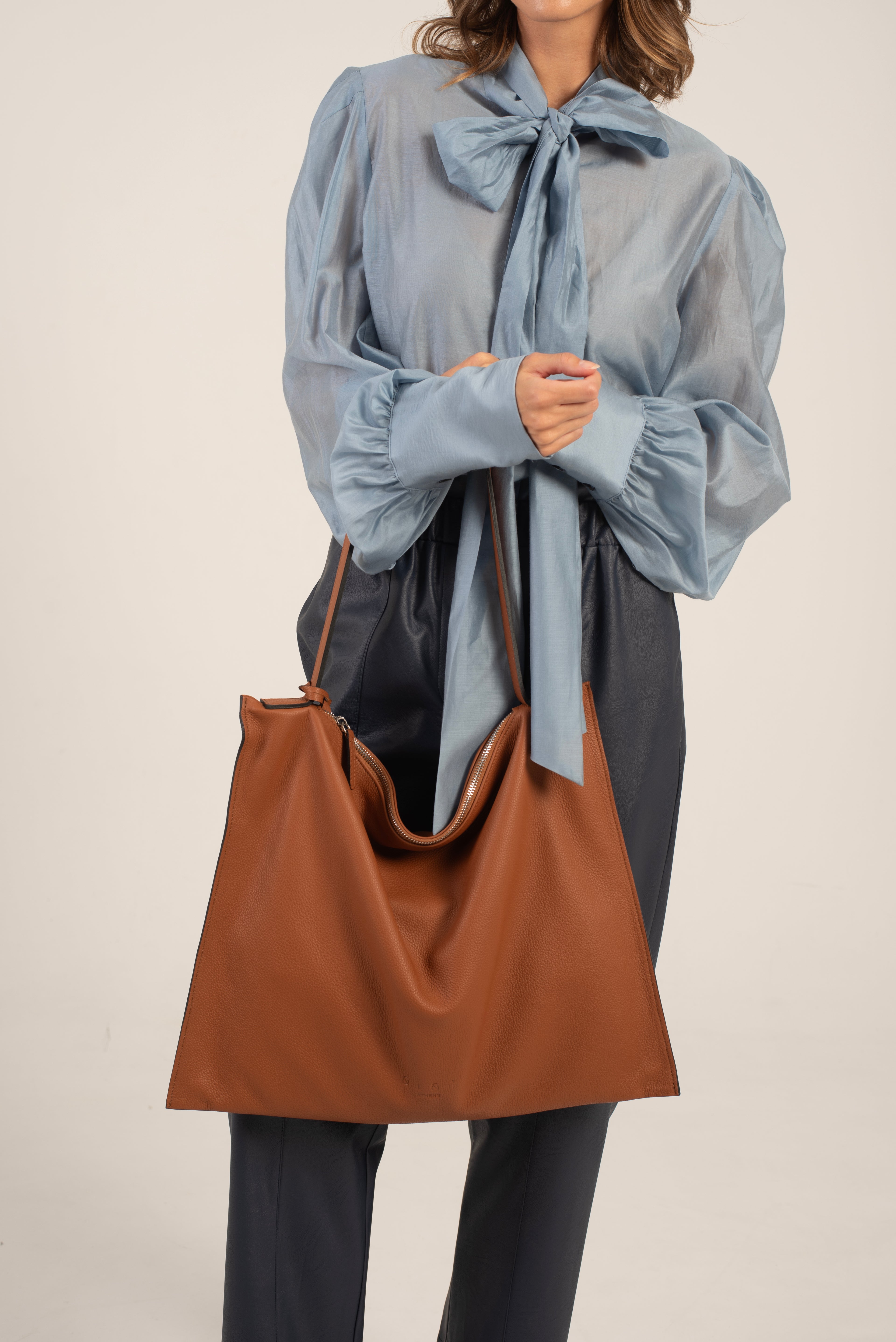 Ebony Tote Bag Taba