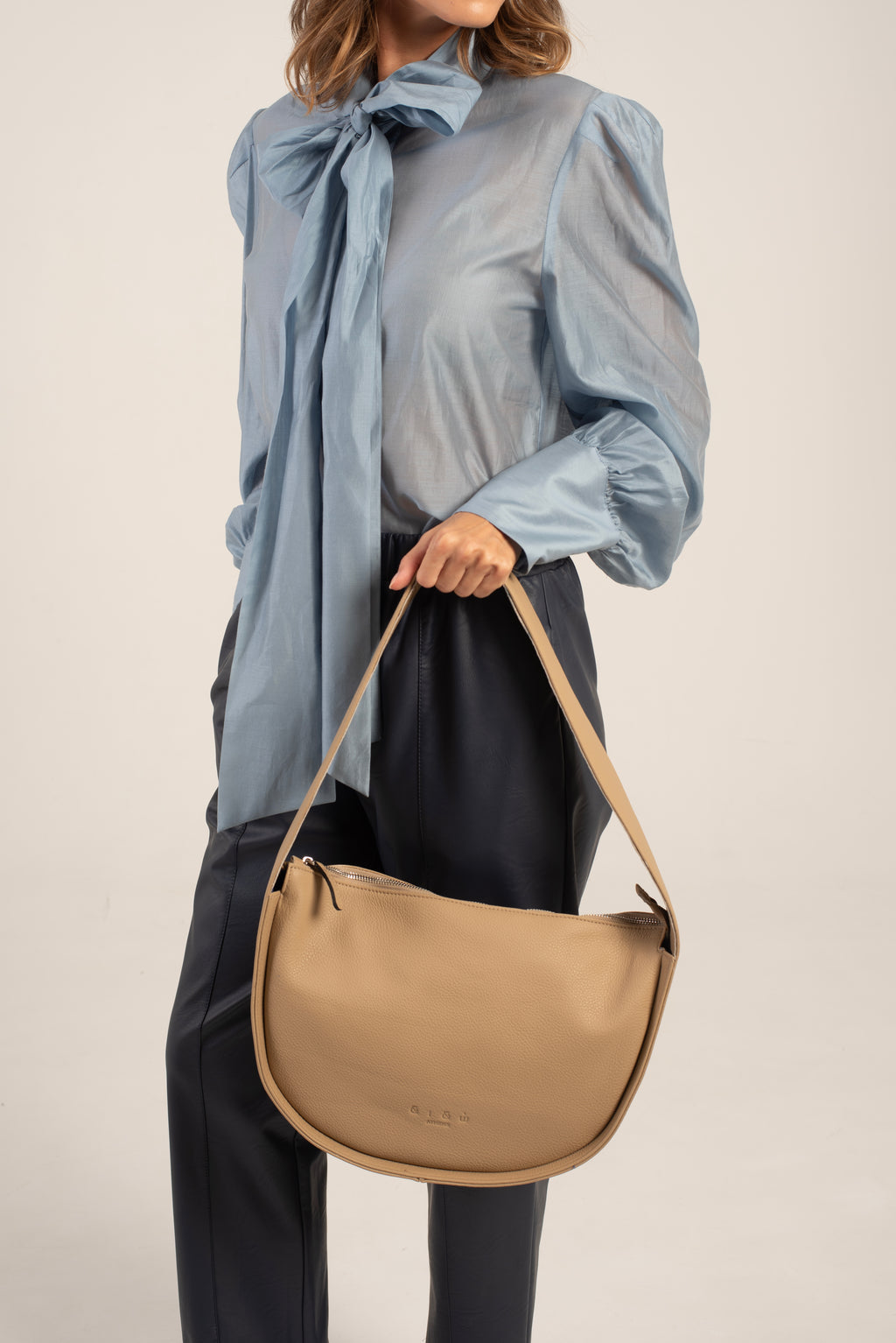 Tupi Shoulder Bag Beige